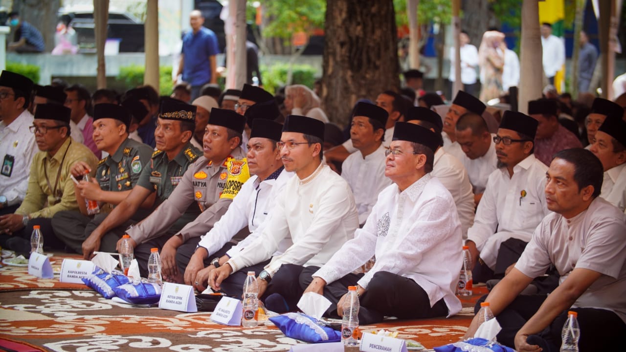 Ribuan Masyarakat Hadiri Maulid Raya Pemko Banda Aceh