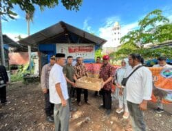 Camat Kadafi Salurkan Ketahanan Pangan Hewani di Geuceu Iniem 