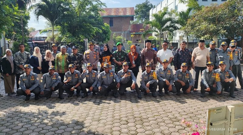 Kesiapan Keamanan TPS Pemilu 2024, Muspika Lueng Bata Gelar Apel Siaga Linmas