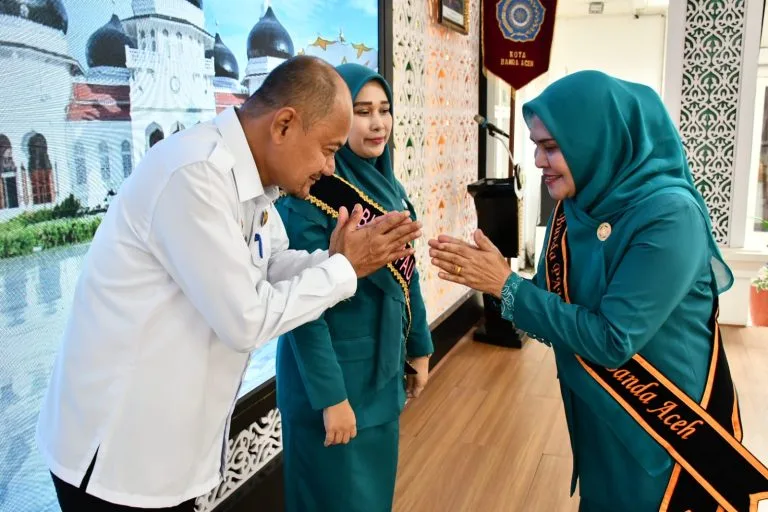 Wardiati Lantik Ketua PKK Syiah Kuala