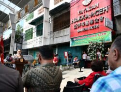 Amiruddin Bersama Yayasan Hakka Aceh Bagi Paket Ramadan