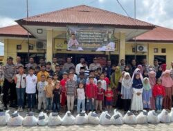 Polsek Krueng Barona Jaya Salurkan 70 Paket Ramadhan Bagi Anak Yatim se Kecamatan