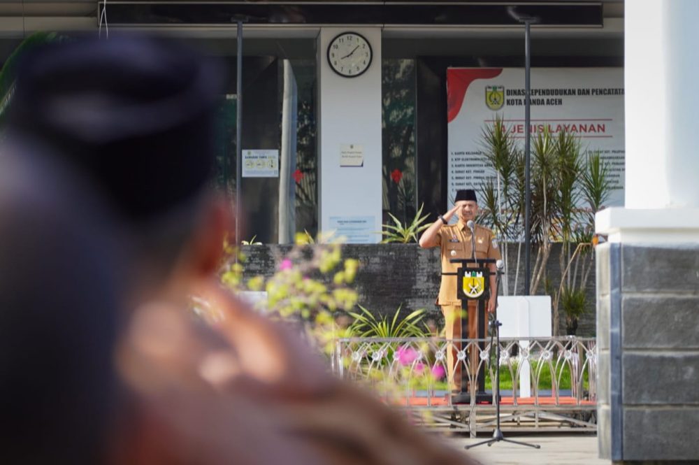 Ade Surya Pimpin Apel Gabungan Oktober di Balai Kota