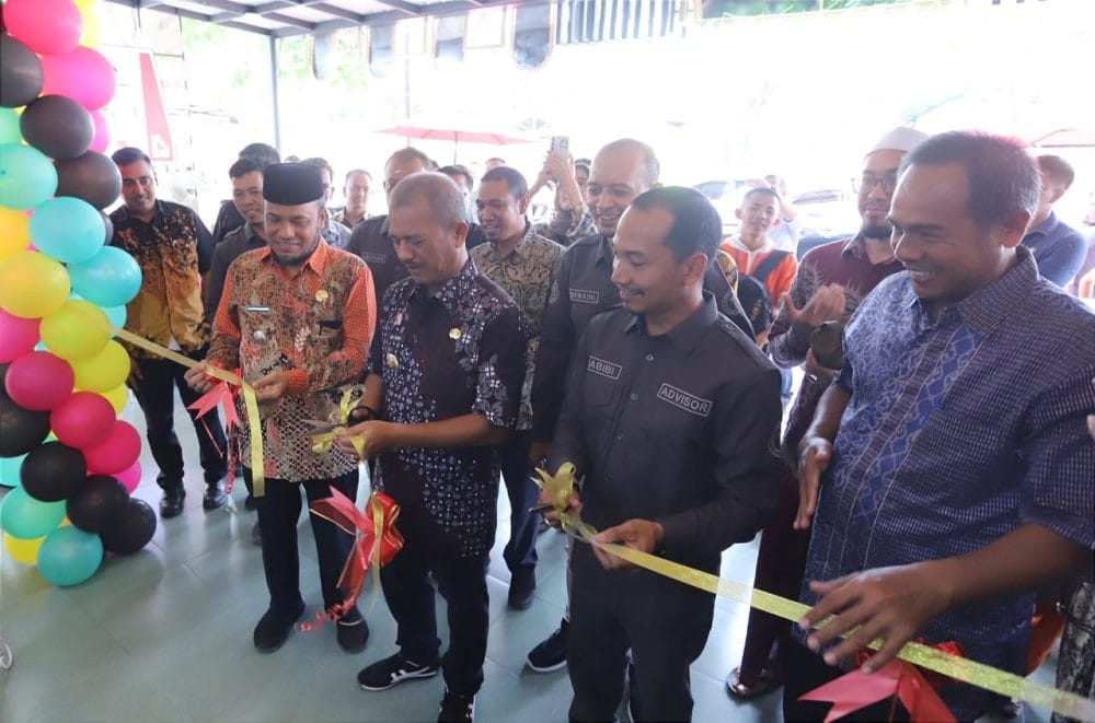 Resmikan Kutaradja Fried Chicken, Pj Wali Kota: Kita Dorong Pertumbuhan UMKM Lokal